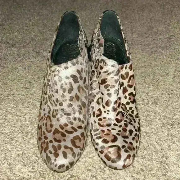 Women’s Vince Camuto High Pumps Animal Fur - Picture 1 of 5